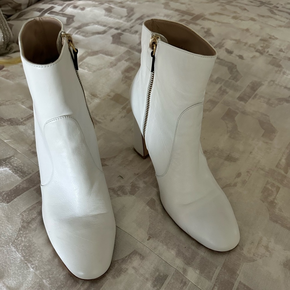 AUTHENTIC Stuart Weitzman white leather boots.  Size 10 1/2.